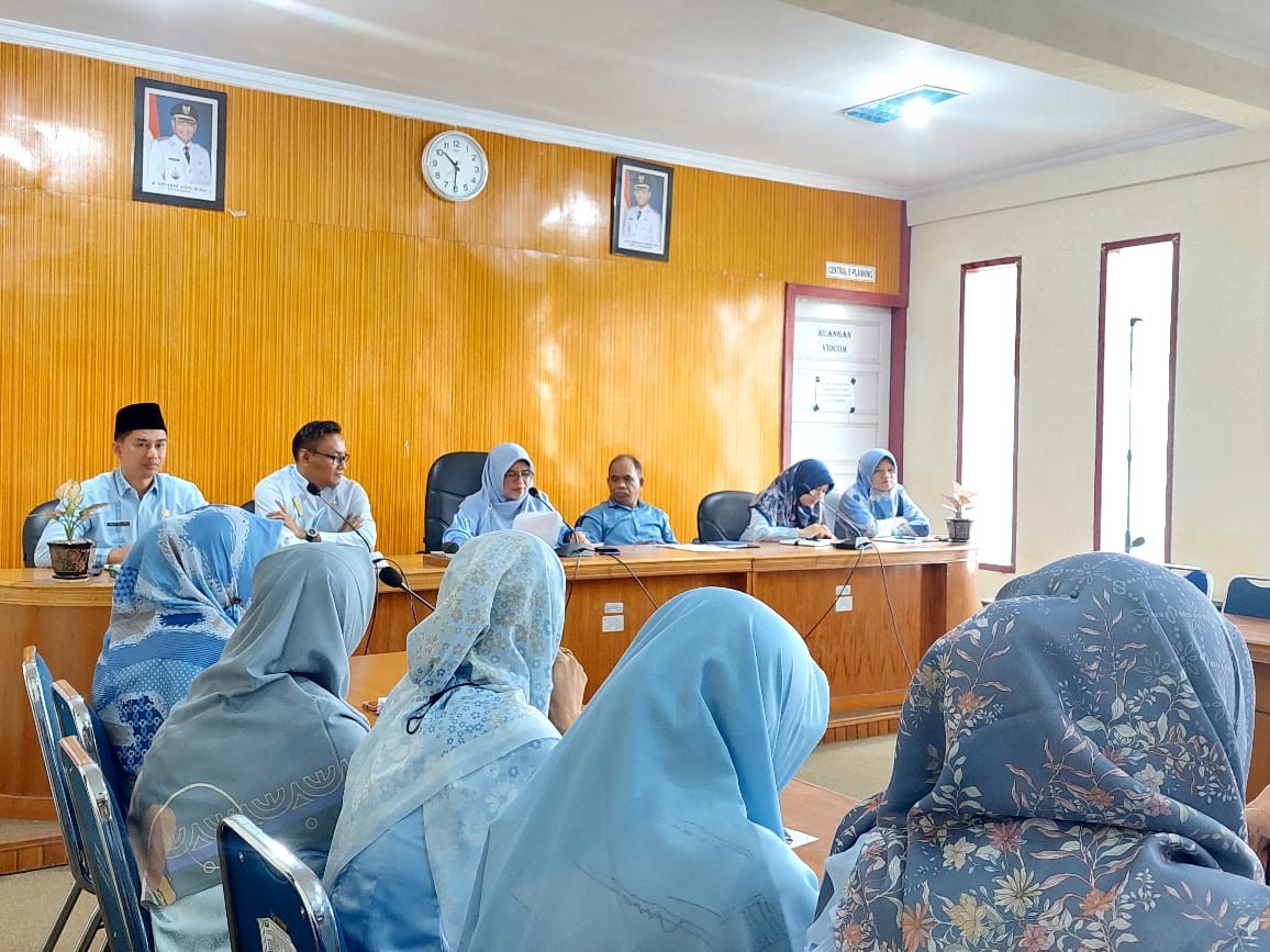 Rapat Staf Pertama dengan Kepala Bapelitbang Baru